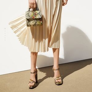 Meet your Posher, Nia